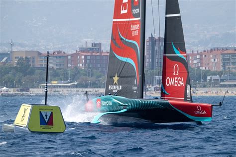 maglietta polo ricamata louis vuitton cup|EMIRATES TEAM NEW ZEALAND LIFT THE LOUIS VUITTON .